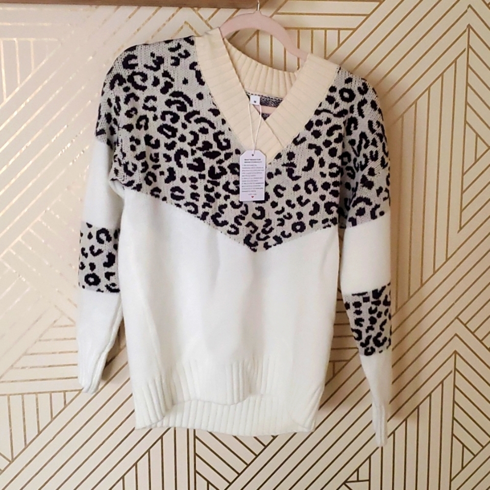 Sweater with leopard print detailing